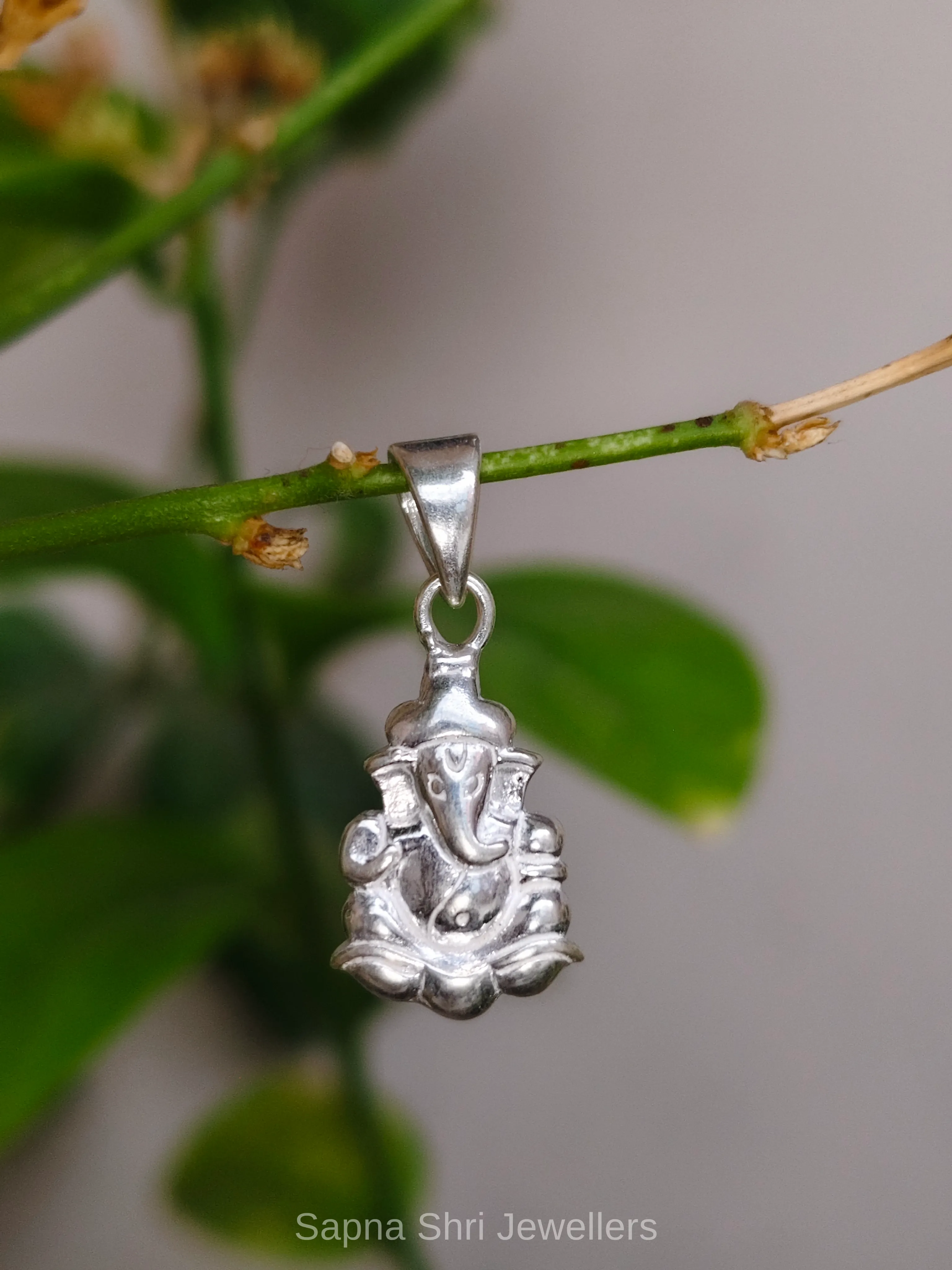 Chandi ka Ganesh ji ka Pendant thumbnail 4