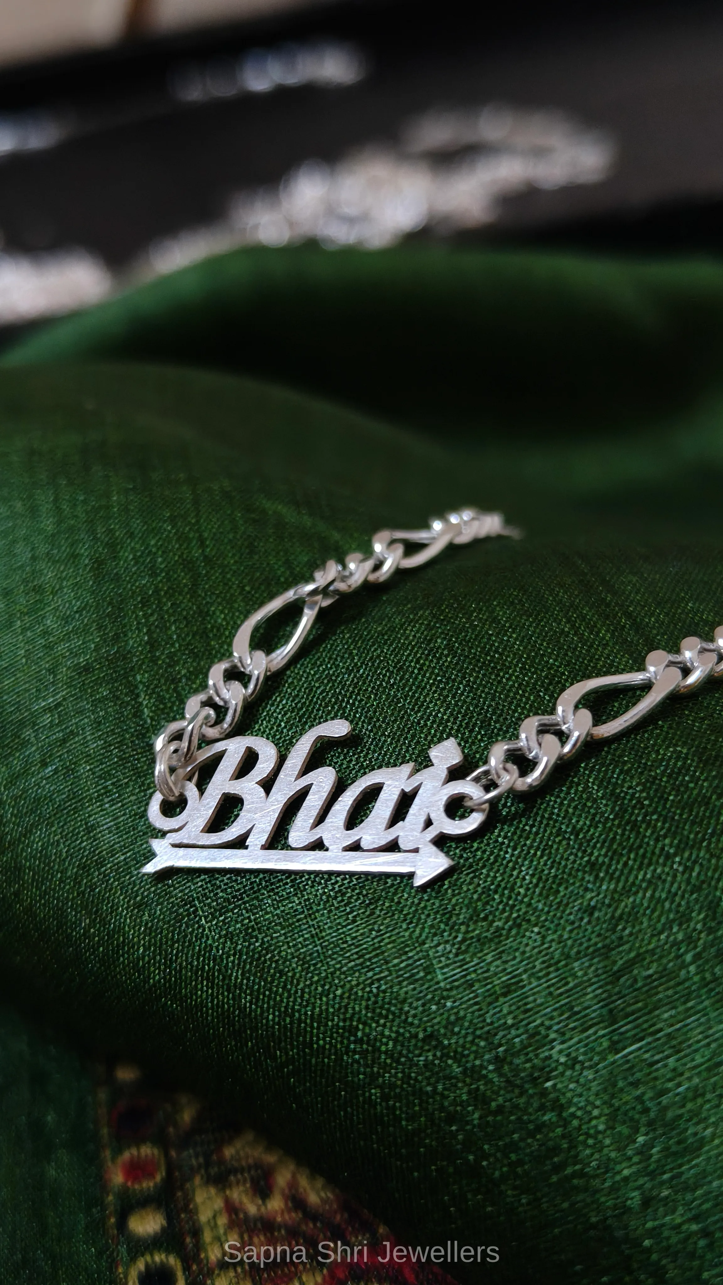 Trendy Bhai Arrow Silver Rakhi thumbnail 2