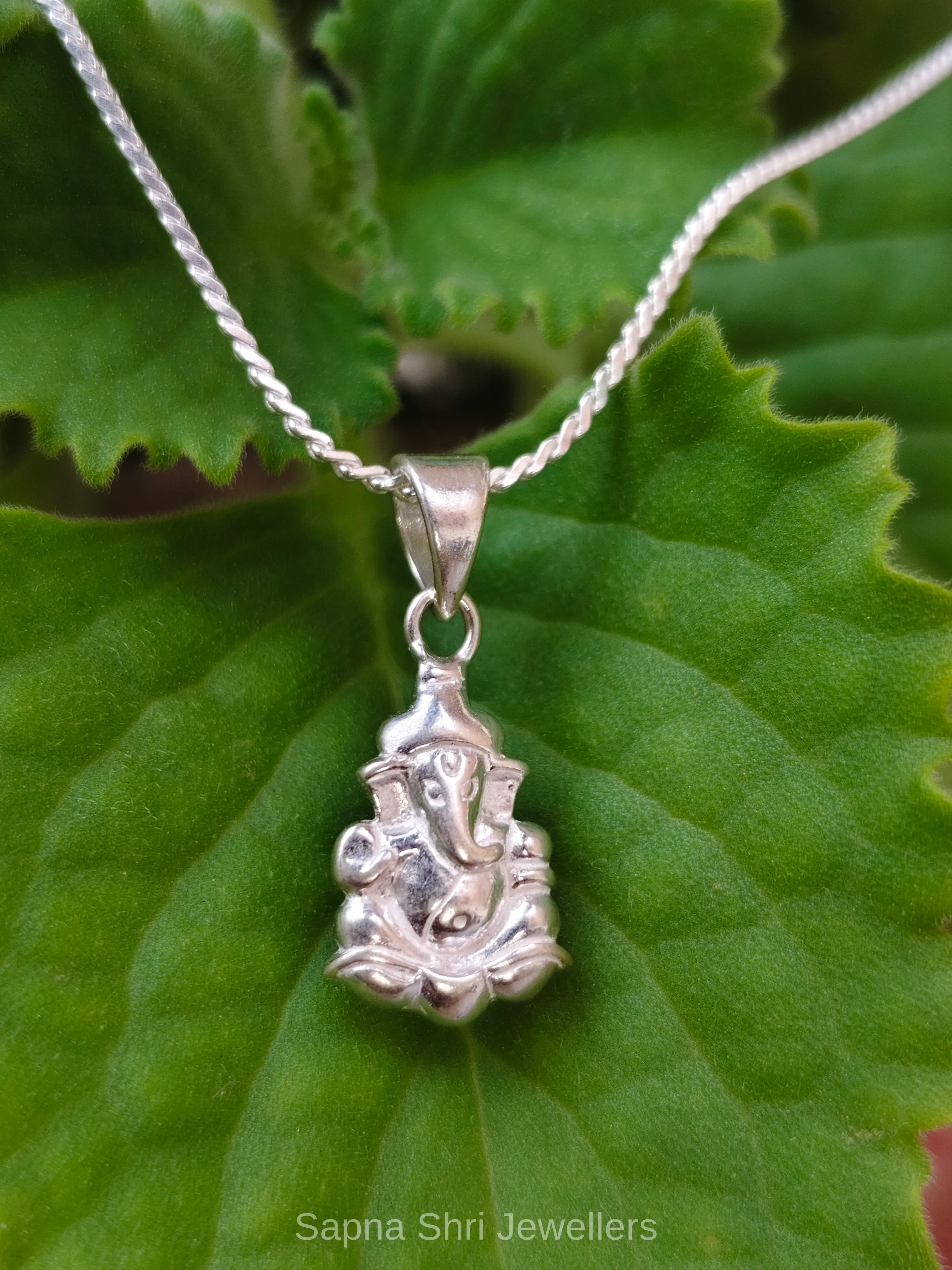 Chandi ka Ganesh ji ka Pendant thumbnail 2