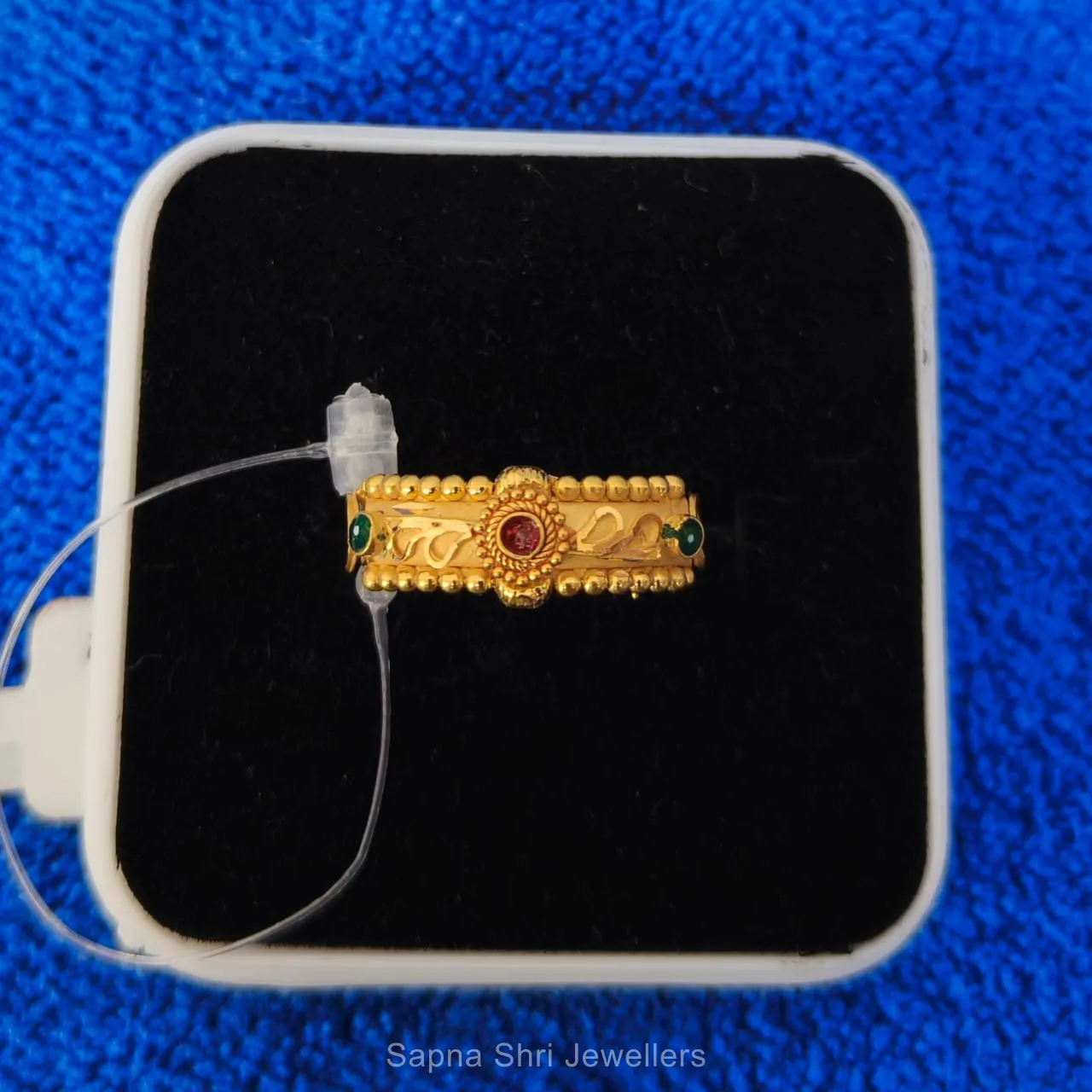 Ladies Ring thumbnail 3