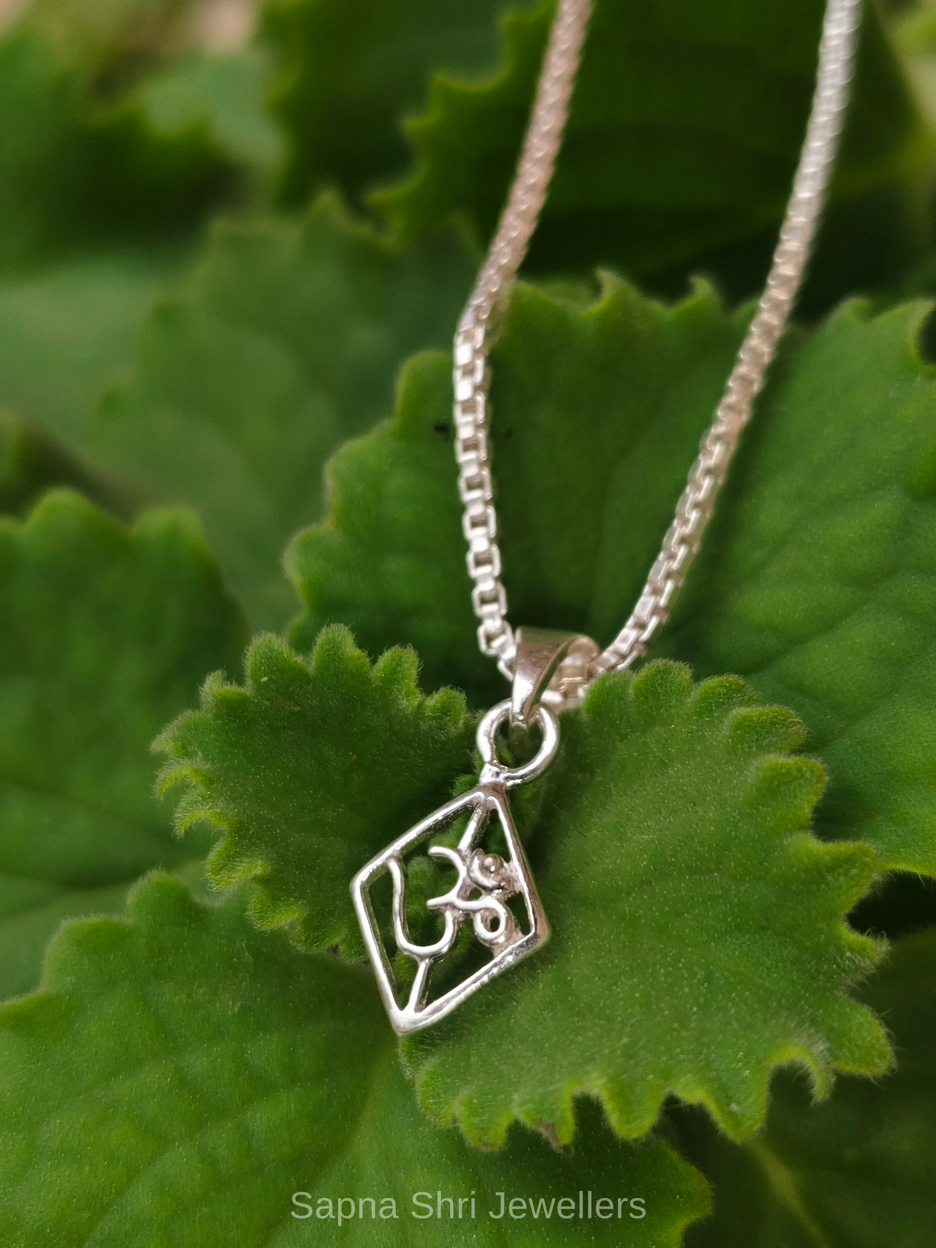 Om Symbol Minimalist Silver Pendant thumbnail 4