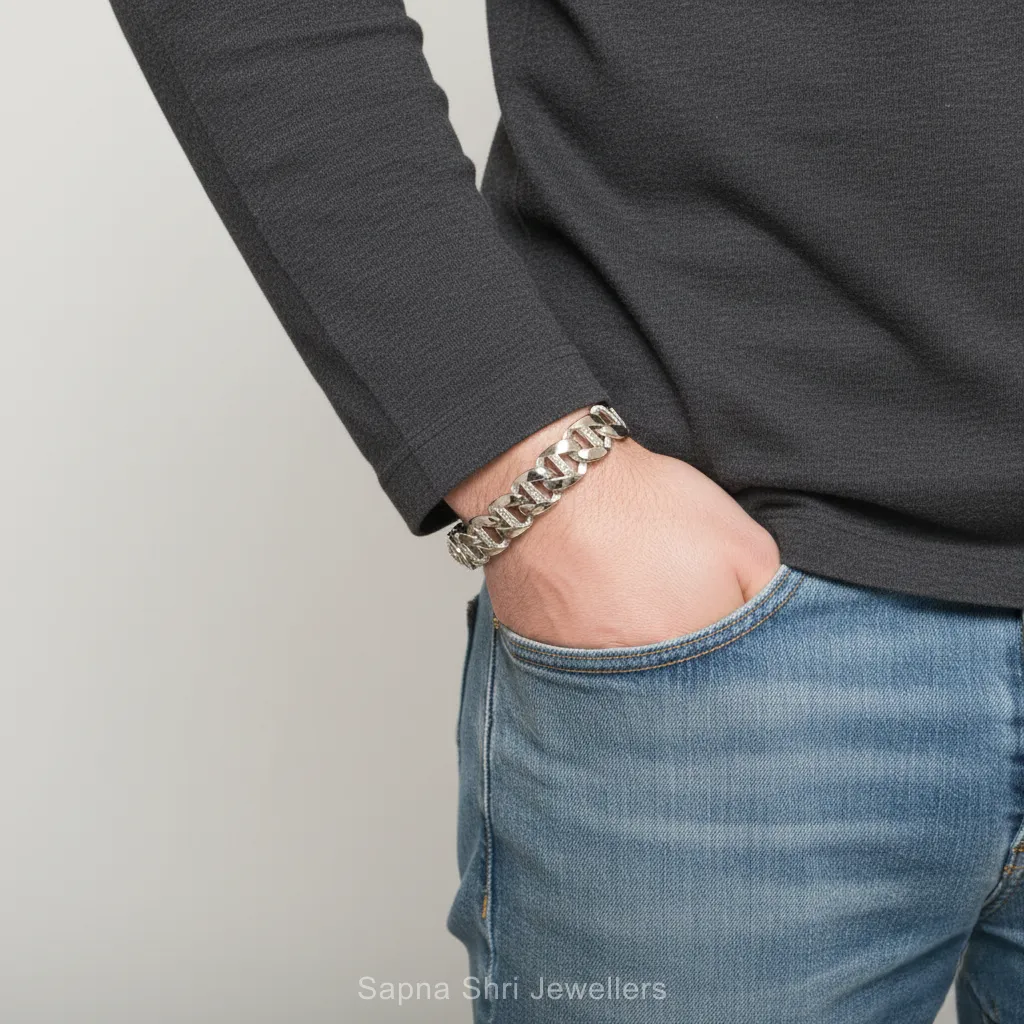 Royal Silver Curb Chain thumbnail 2