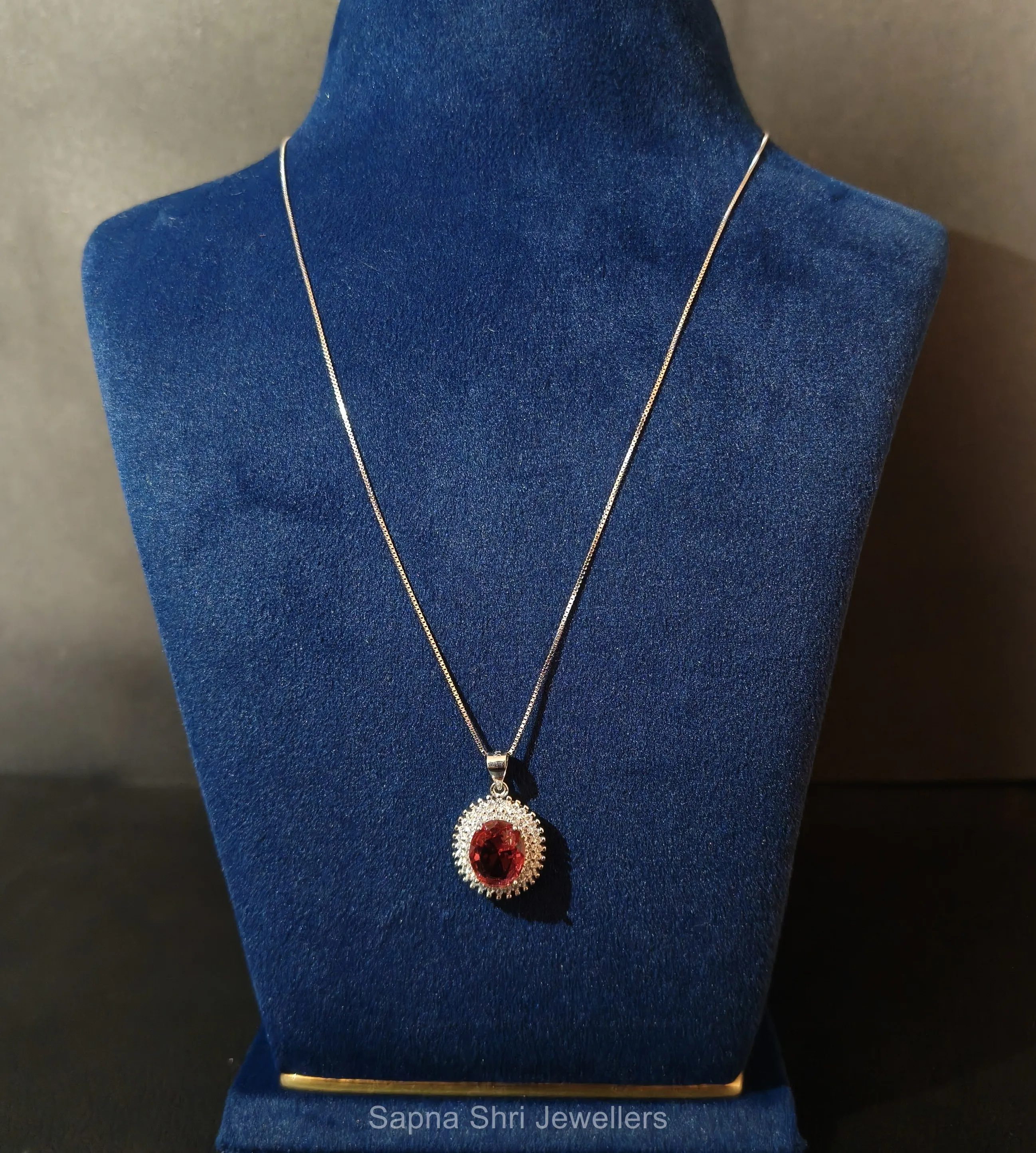 Royal Ruby Halo Set thumbnail 3