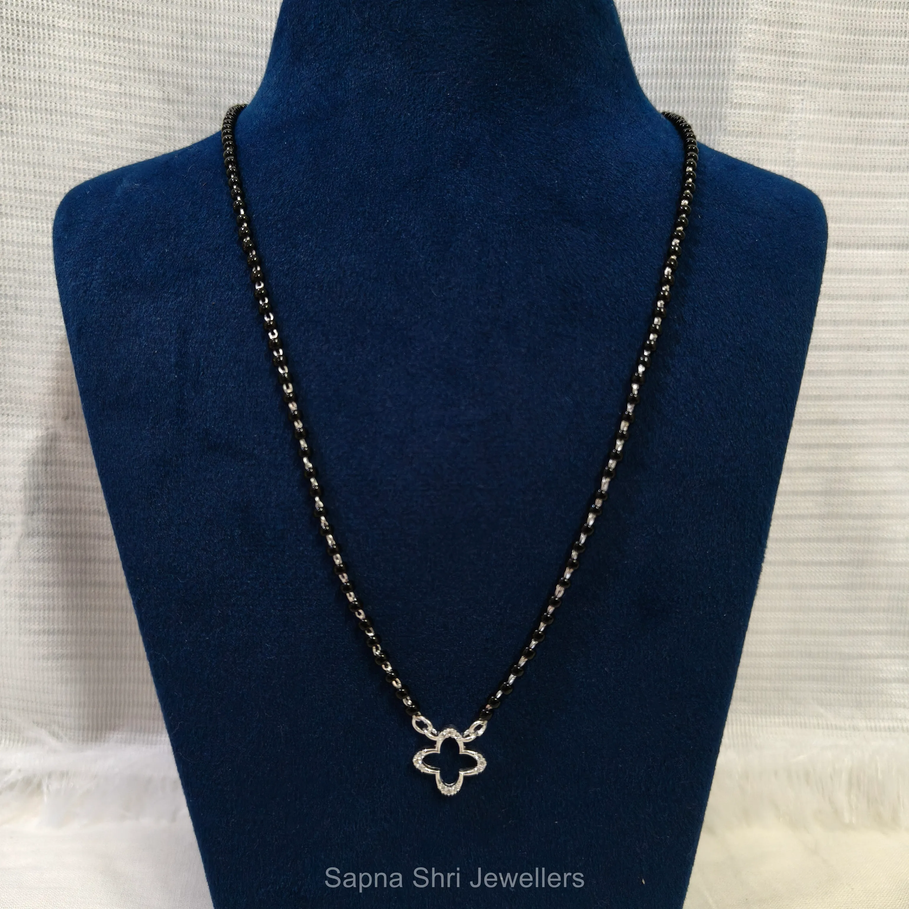 Clover Bloom Luck Charm thumbnail 3