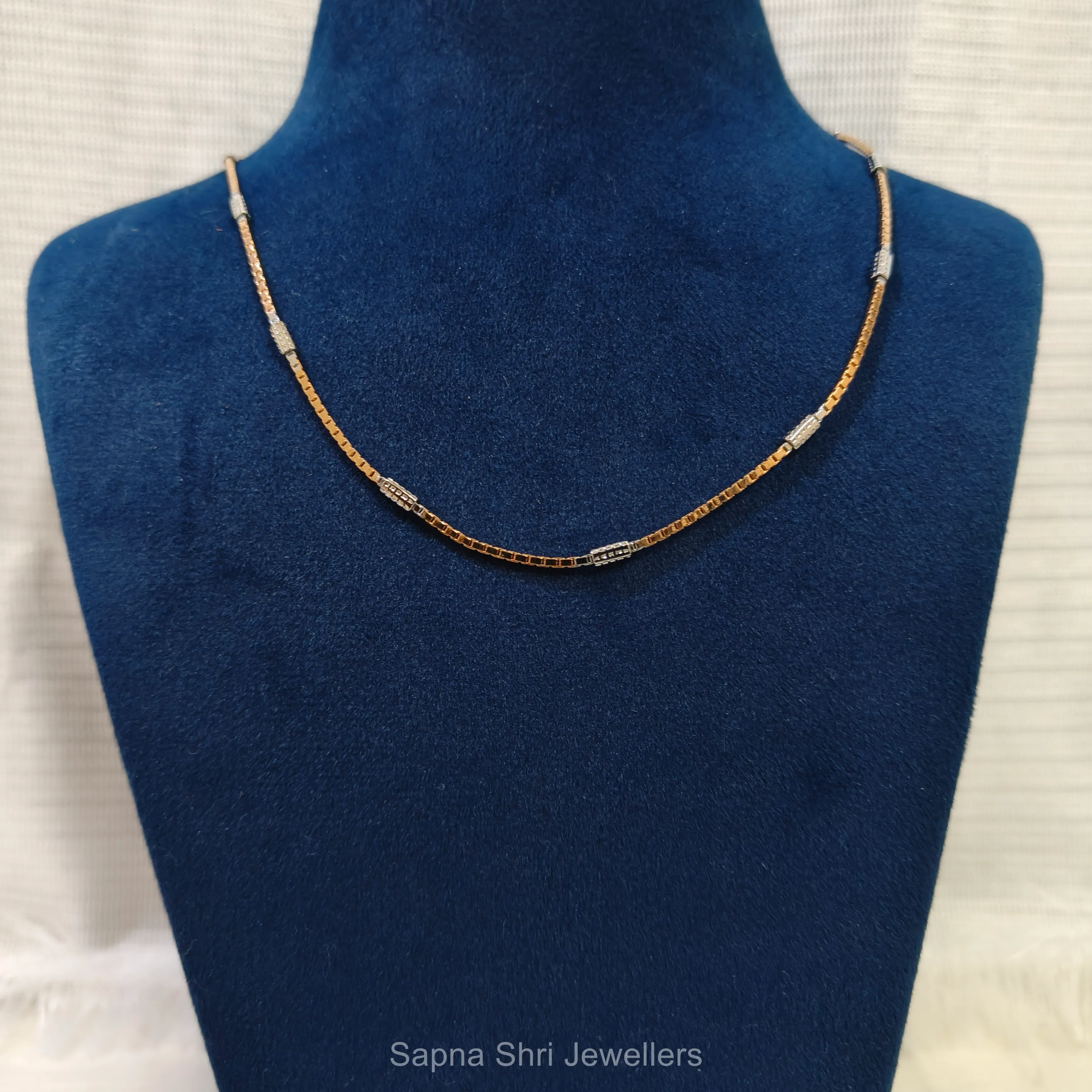 Eternal Glow Bar Chain thumbnail 3