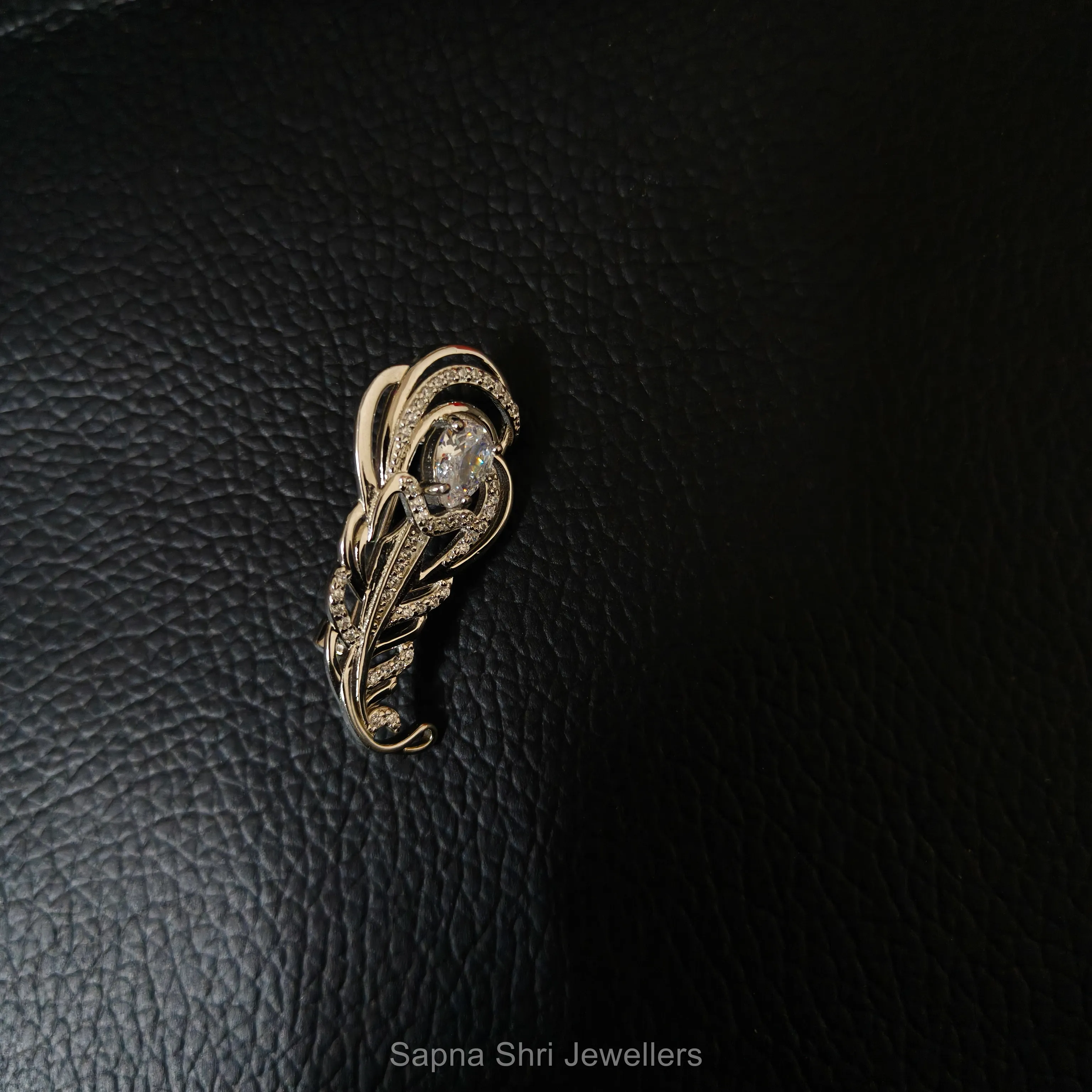 Royal Silver Feather Aura thumbnail 3