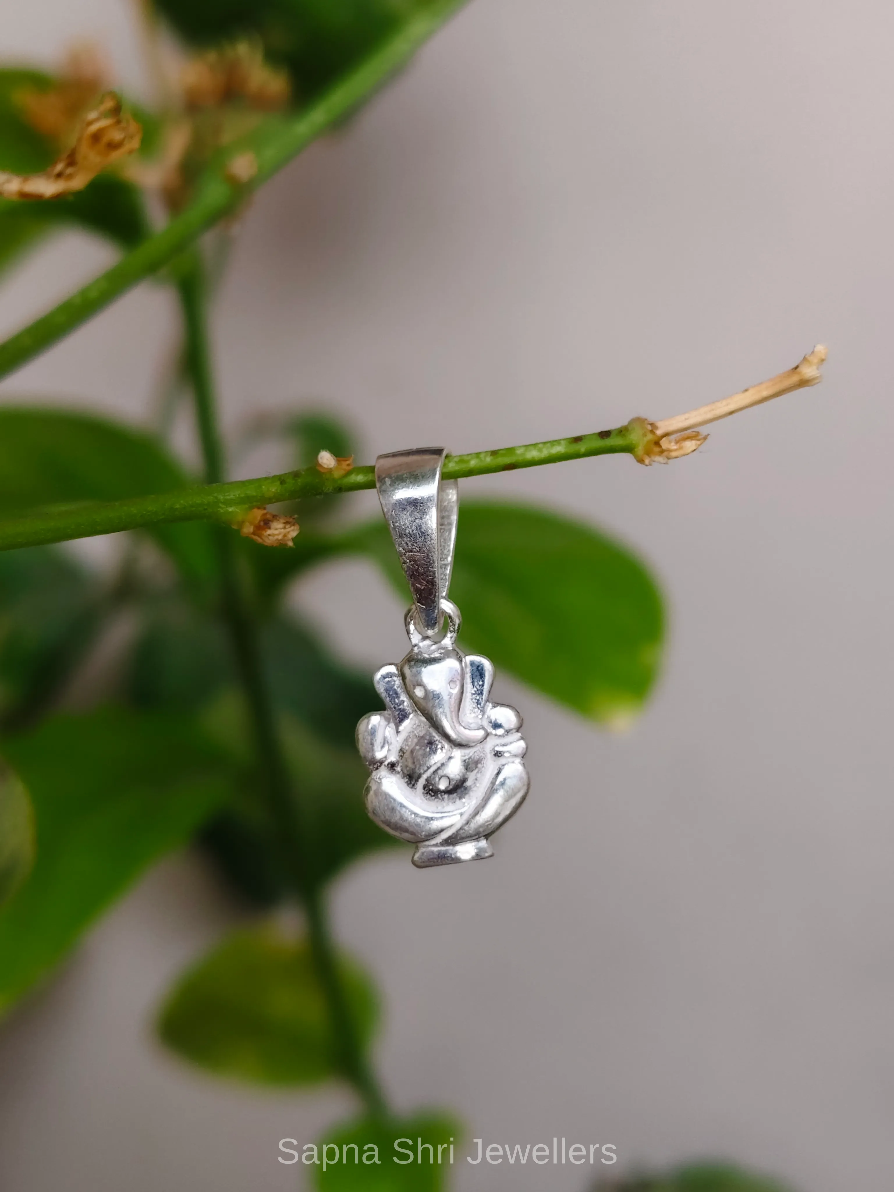 925 Sterling Silver Ganesh ji Pendant thumbnail 4