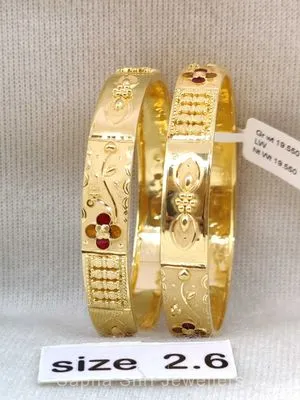 Gold bangles | सोने की चूड़ी