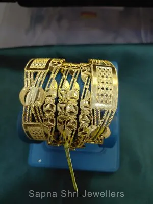 Gold bangles | सोने की चूड़ी