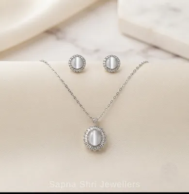 Latest Design Women's Silver Chain Pendant